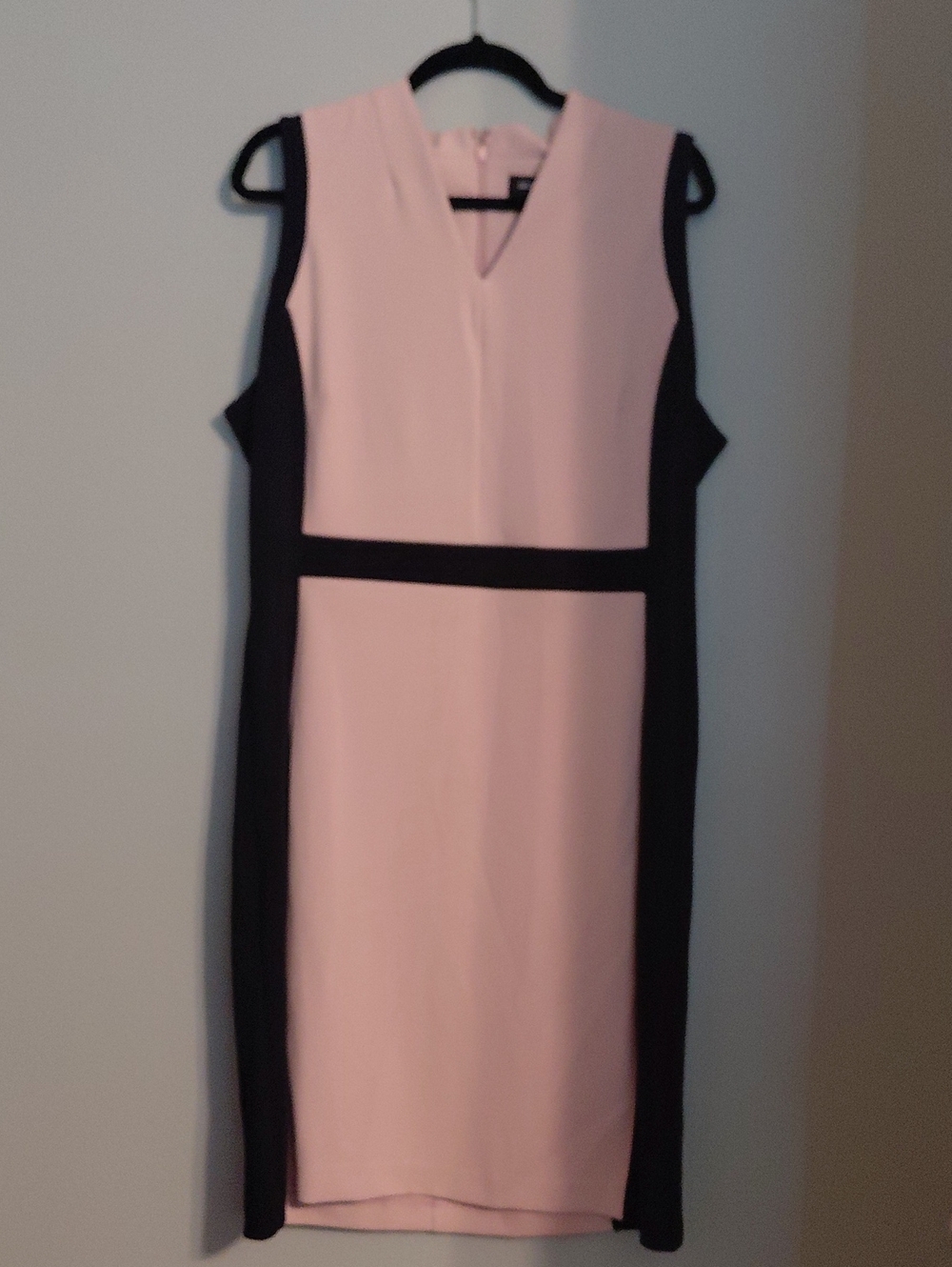 Sleeveless Pink and Black Colorblock Sheath Dress